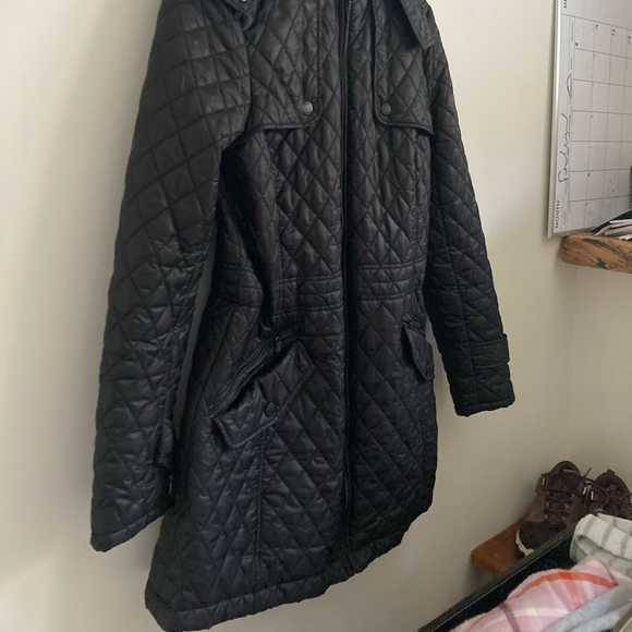 Tumi adjustable light quilted car coat. Removable hood. Very nice condition. - Picture 6 of 8